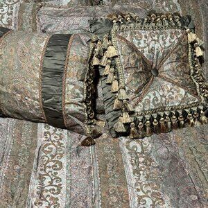 Elegant Paisley Pattern 7 Piece Queen Croscill Paisley Comforter Set